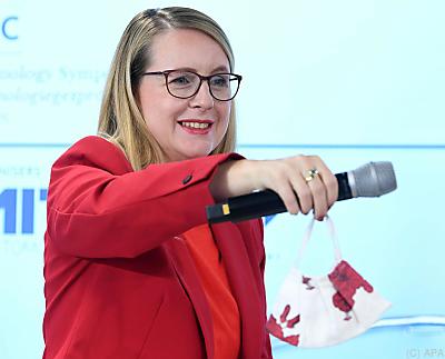 Wirtschaftsministerin Margarete Schramböck in Alpbach
 - Alpbach, APA