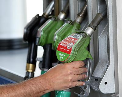 Teurer Sprit treibt die Inflation an - Wien, APA