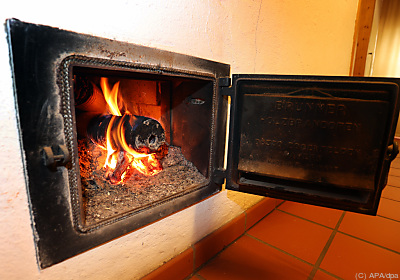 Das wärmende Feuer könnte ausgehen bevor der Kostenzuschuss kommt - Kaufbeuren, APA/dpa