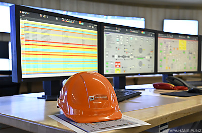 Im Kraftwerk Simmering erzeugt die Stadt aus Gas Strom und Fernwärme - Wien, APA/HANS PUNZ