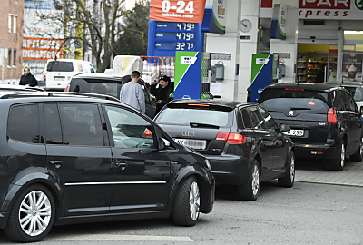 Wer das Gaspedal streichelt steht seltener an der Tankstelle - Sopron, APA/THEMENBILD