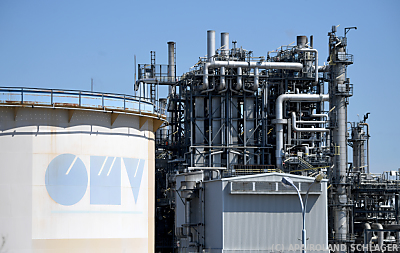 Bild der Schwechater Raffinerie - Wien, APA/ROLAND SCHLAGER