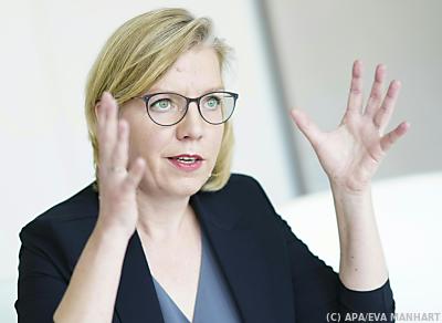 Leonore Gewessler erteilt umstrittener Erdgasfördermethode eine Absage – Wien, APA/EVA MANHART Leonore Gewessler erteilt umstrittener Erdgasfördermethode eine Absage - Wien, APA/EVA MANHART