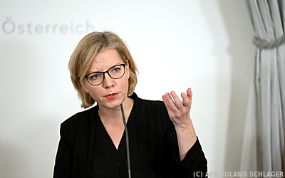 Gewessler betonte die Bedeutung der Biomasse für die Energiewende - Wien, APA/ROLAND SCHLAGER