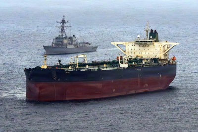 Umgeht Straße von Hormuz
 - At sea, APA/US NAVY