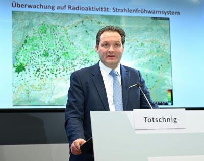 Totschnig setzt auf erneuerbare Energien statt auf SMR
 - Wien, APA/HELMUT FOHRINGER