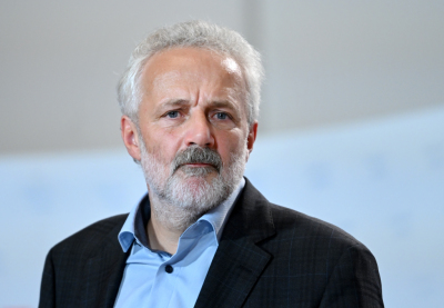 Angerer bleibt für weitere fünfjährige Periode AEA-Geschäftsführer
– Wien, APA/ARCHIV/ROLAND SCHLAGER Angerer bleibt für weitere fünfjährige Periode AEA-Geschäftsführer
- Wien, APA/ARCHIV/ROLAND SCHLAGER