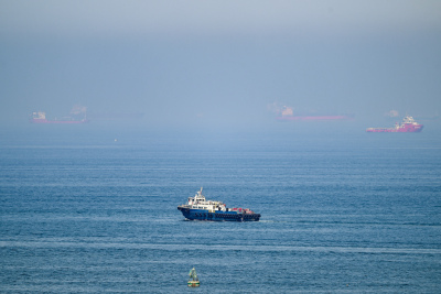 Die internationale Schifffahrt ist eine Geisel des Irankrieges
 - Khor Fakkan, APA/AFP