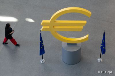 Euro-Symbol in der Zentrale der Europäischen Zentralbank (EZB)
 - Frankfurt/M
