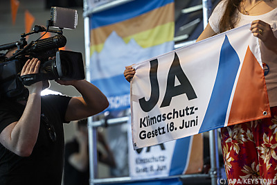 Schweiz entscheidet sich für starken Klimaschutz - Bern, APA/KEYSTONE