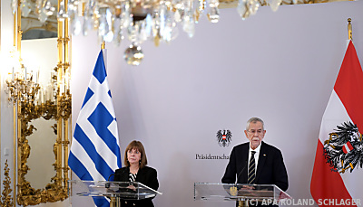 Van der Bellen mit Griechenlands Präsidentin Katerina Sakellaropoulou
 - Wien, APA/ROLAND SCHLAGER