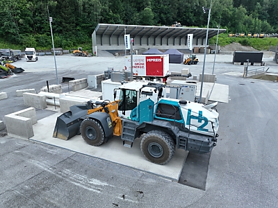 CO2-neutrale Baumaschinen stellen Hersteller vor Herausforderungen
– Bischofshofen, APA/LIEBHERR/LUDWIG SEDLACEK CO2-neutrale Baumaschinen stellen Hersteller vor Herausforderungen
- Bischofshofen, APA/LIEBHERR/LUDWIG SEDLACEK