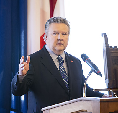 Ludwig will Wien bis 2040 CO2-neutral haben
– Wien, APA/TOBIAS STEINMAURER Ludwig will Wien bis 2040 CO2-neutral haben
- Wien, APA/TOBIAS STEINMAURER