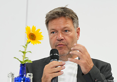 Wirtschaftsminister Habeck greift Energieversorgern unter die Arme - Schleusingen, APA/dpa