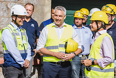 Bundeskanzler Karl Nehammer besuchte RHI Magnesita - ST