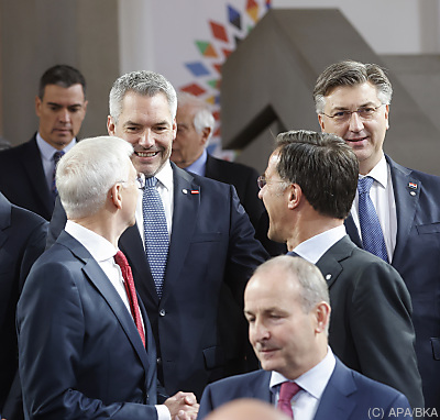 Gruppenfoto der EU-Regierungschefs - Prag, APA/BKA