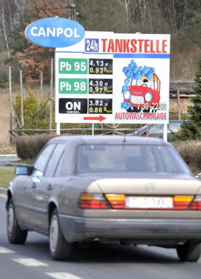 Superbenzin darf nicht mehr als umgerechnet 1,58 Euro kosten
 - Osinow Dolny, APA/AFP