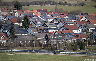 Zahl der PV-Module auf Österreichs Dächern ist 2022 stark gestiegen – Donnstetten, APA/dpa Zahl der PV-Module auf Österreichs Dächern ist 2022 stark gestiegen - Donnstetten, APA/dpa