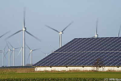 Wind und Sonne ergänzen sich bei der Stromerzeugung - Reußenköge, APA/dpa