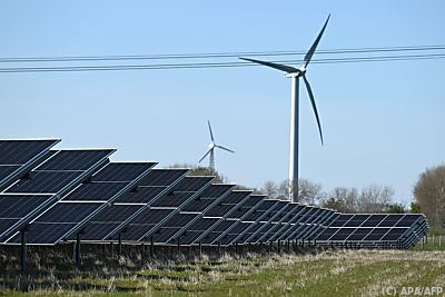 Wind und Sonnenkraft gewinnen dazu - Hjolderup, APA/AFP
