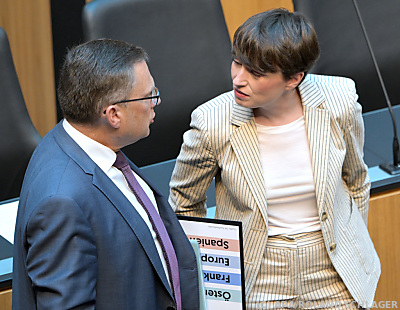 VP-Klubobmann August Wöginger und Grünen-Klubobfrau Sigrid Maurer
 - Wien, APA/ROLAND SCHLAGER