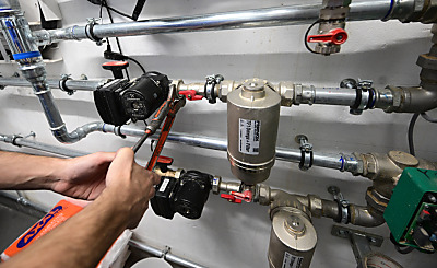 Installation der Technik für eine Wärmepumpe (Symbolbild)
 - Plankstadt, APA/dpa