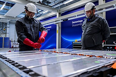 Europas Batteriehersteller leiden unter Vorschriftendschungel
– Salzgitter, APA/AFP Europas Batteriehersteller leiden unter Vorschriftendschungel
- Salzgitter, APA/AFP