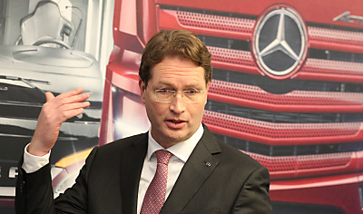 Mercedes-Chef Ola Källenius lässt sich von der schleppenden Nachfrage nicht beirren
– Frankfurt, APA/AFP Mercedes-Chef Ola Källenius lässt sich von der schleppenden Nachfrage nicht beirren
- Frankfurt, APA/AFP