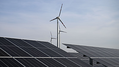 Energie aus Wind und Sonne gelten als Gamechanger in der Klimakrise
– Nickelsdorf, APA/THEMENBILD Energie aus Wind und Sonne gelten als Gamechanger in der Klimakrise
- Nickelsdorf, APA/THEMENBILD