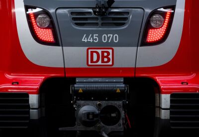 Die Deutsche Bahn setzt auf Second-Life-Batteriespeicher
– München, APA/dpa Die Deutsche Bahn setzt auf Second-Life-Batteriespeicher
- München, APA/dpa