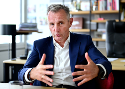Stadtwerke-Chef sieht Umstieg auf Erneuerbare als „Riesenchance“
– Wien, APA Stadtwerke-Chef sieht Umstieg auf Erneuerbare als "Riesenchance"
- Wien, APA