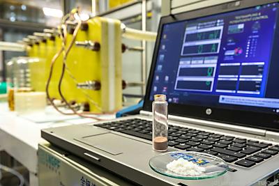 Forscher machten Redox-Flow-Batterien umweltfreundlicher
– Graz, Lunghammer – TU Graz Forscher machten Redox-Flow-Batterien umweltfreundlicher
- Graz, Lunghammer - TU Graz
