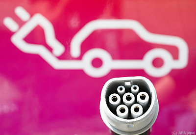 Energieversorger, Autokonzerne und Start-ups buhlen um den neuen Markt
 - Hannover, APA (dpa)