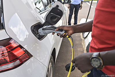 Johnson will ab 2030 keine Verbrennerautos mehr zulassen
 - Kigali, APA/AFP