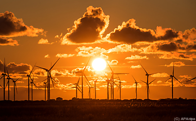 Mit mehr Ausbau-Tempo Preise senken
– Bredstedt, APA/dpa Mit mehr Ausbau-Tempo Preise senken
- Bredstedt, APA/dpa