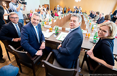 Die Regierung besprach in Mauerbach Maßnahmen gegen die Teuerung