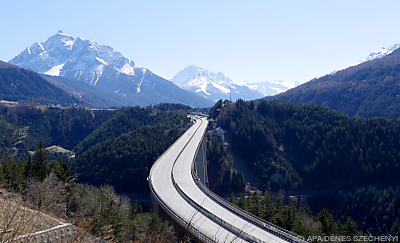 Die Europabrücke - autofrei - Innsbruck, APA/DÉNES SZÉCHÉNYI