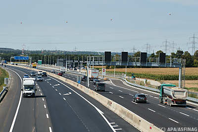 E-Ladestationen auf Autobahnen bis 2030 mindestens alle 25 Kilometer - Bruck a.d