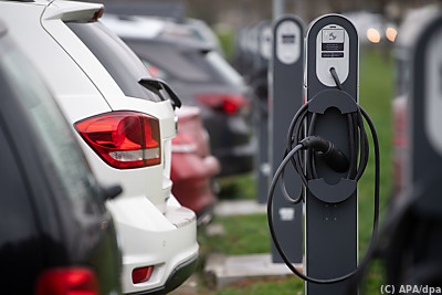 Stromversorgung von Elektroauto-Ladestationen soll gedrosselt werden – Eßlingen, APA/dpa Stromversorgung von Elektroauto-Ladestationen soll gedrosselt werden - Eßlingen, APA/dpa