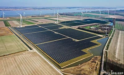 Ein Wind- und Solarkraftwerk in den Niederlanden - Middelharnis, APA/ANP