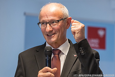 Landeshauptmann Anton Mattle ist angetan von dem Vorhaben
– BRENNER, APA/EXPA/JOHANN GRODER Landeshauptmann Anton Mattle ist angetan von dem Vorhaben
- BRENNER, APA/EXPA/JOHANN GRODER