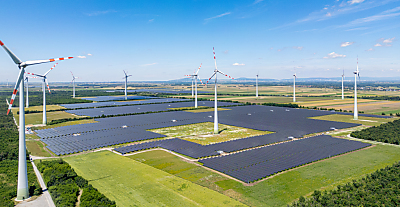 Der Photovoltaik-Park in Nickelsdorf soll rund 118 Megawatt liefern
– Eisenstadt, APA/BURGENLAND ENERGIE Der Photovoltaik-Park in Nickelsdorf soll rund 118 Megawatt liefern
- Eisenstadt, APA/BURGENLAND ENERGIE