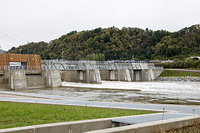 Zwei vertikale Kaplanturbinen liefern Strom für rund 15 Zwei vertikale Kaplanturbinen liefern Strom für rund 15