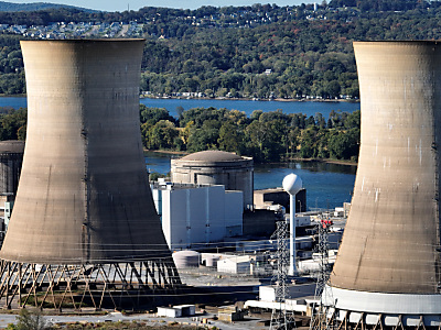 Atomkraftwerke sollen Energiehunger der KI-Rechenzentren stillen (Symbolbild)
– Middletown, APA/AFPGETTY IMAGES Atomkraftwerke sollen Energiehunger der KI-Rechenzentren stillen (Symbolbild)
- Middletown, APA/AFPGETTY IMAGES