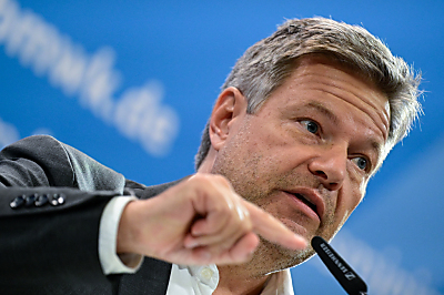 Habeck will Netzentgelte mit 1,3 Mrd