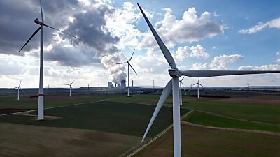 Die geplanten Investitionen gehen weit über die Nachfrage hinaus
 - Pulheim, APA/dpa