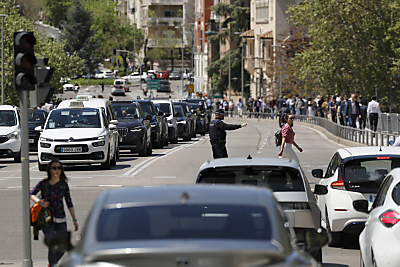Polizisten müssen wegen ausgefallener Ampeln Verkehr regeln
 - Madrid, APA/AFP