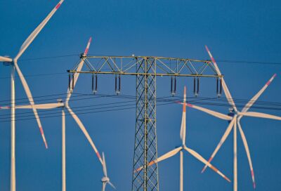 Branchenverband IG Windkraft sieht „Zwangsbremse für Windenergie“
– Petersdorf, APA/dpa Branchenverband IG Windkraft sieht "Zwangsbremse für Windenergie"
- Petersdorf, APA/dpa
