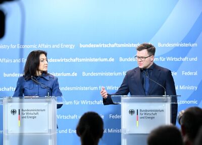 Wirtschaftsministerin Reiche und Umweltminister Schneider zufrieden
– Berlin, APA/dpa Wirtschaftsministerin Reiche und Umweltminister Schneider zufrieden
- Berlin, APA/dpa